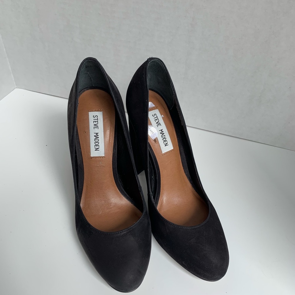 Steve Madden- Black Block Pumps